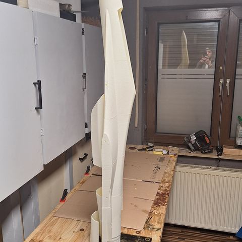 Großformatiger Druck auf der Werkbank im Studio