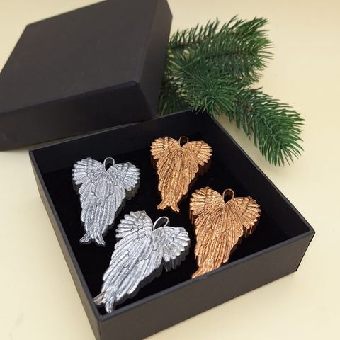 Engelsflügel als Anhänger in der Geschenkbox