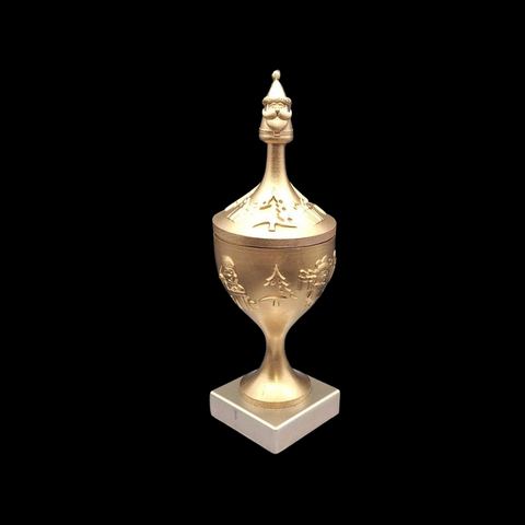 Goldener Pokal mit Deckel, gerendert
