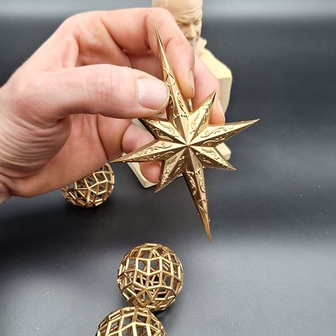Goldener Stern und Christkind-Figur aus dem 3D-Druck